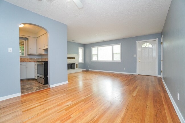 Building Photo - 1517 Chrisway Dr