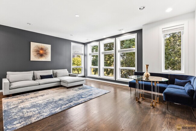 Building Photo - 4402 S Prairie Ave