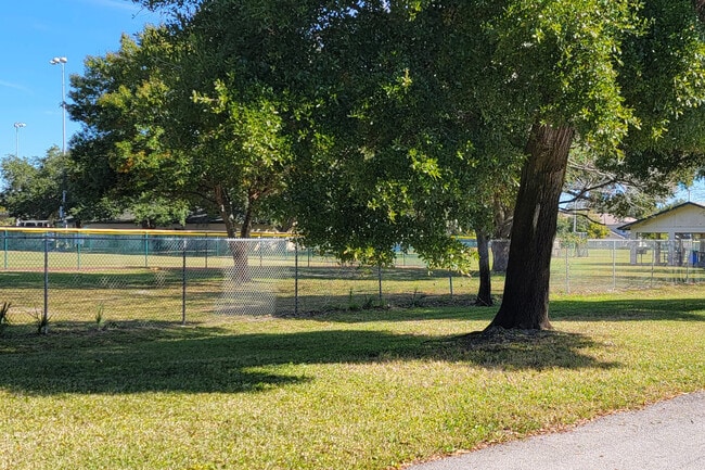 Building Photo - 1352 Westover St