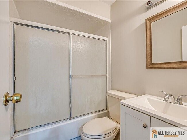 Building Photo - 11 Hyde Ave