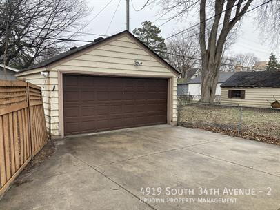 Building Photo - 4919 S 34th Ave