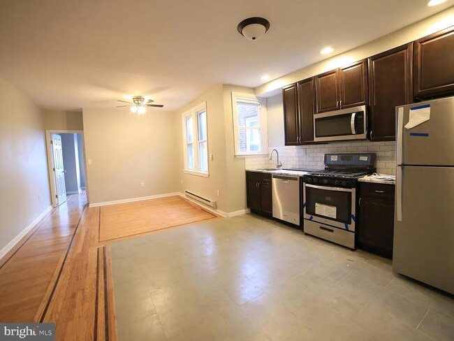 Primary Photo - 5250 W Berks St