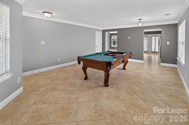 Building Photo - 10745 Glenluce Ave