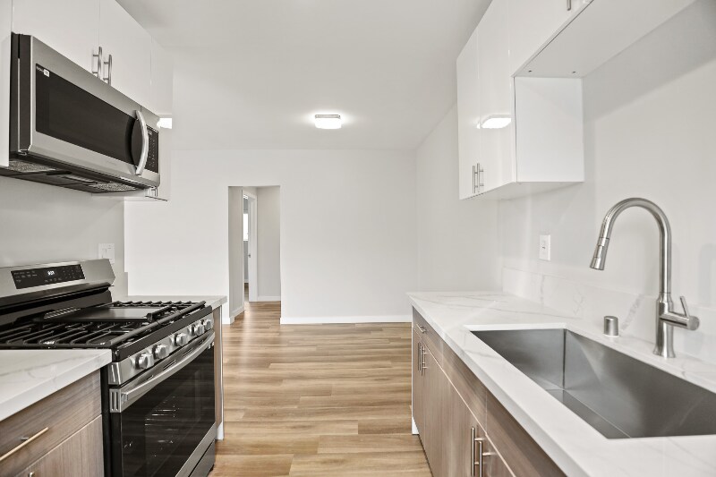 Building Photo - 1352 W 36th St
