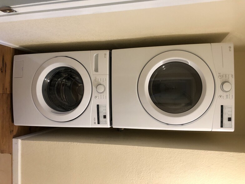 Washer/Dryer - 10303 Azuaga St