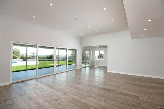 Building Photo - 1640 Cumberland Terrace