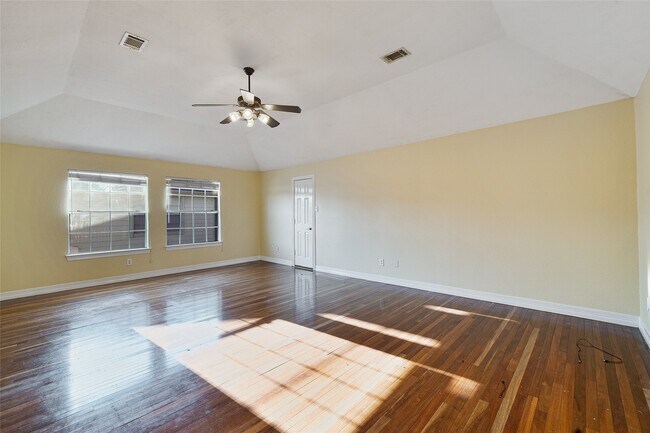 Building Photo - 3403 Hickory Creek Dr