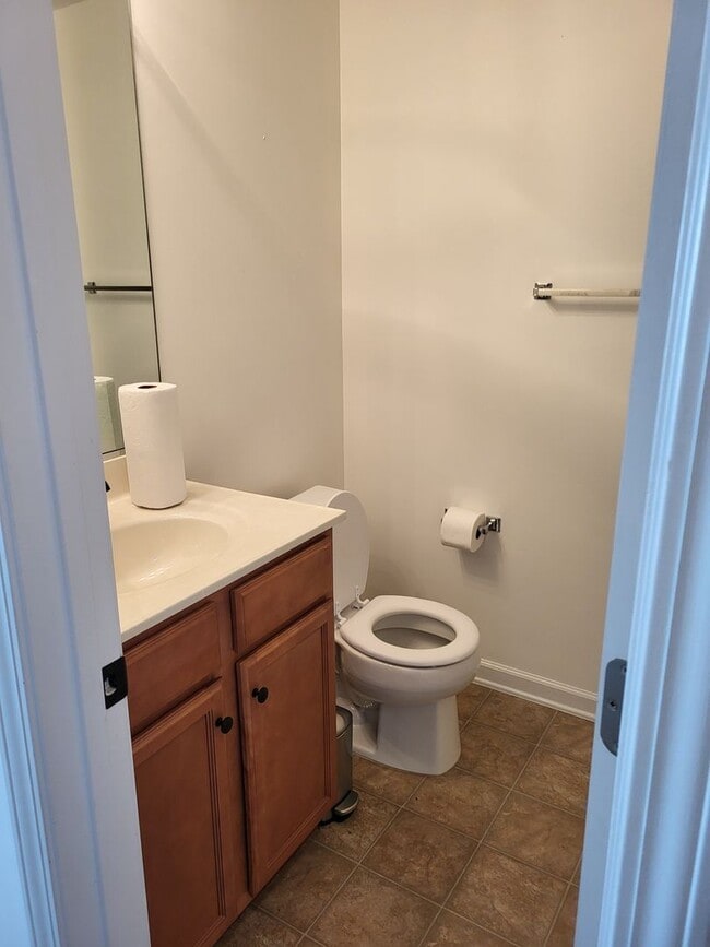 Building Photo - Welcome home to this charming second-floor 2 bedroom, 2 bath condo.