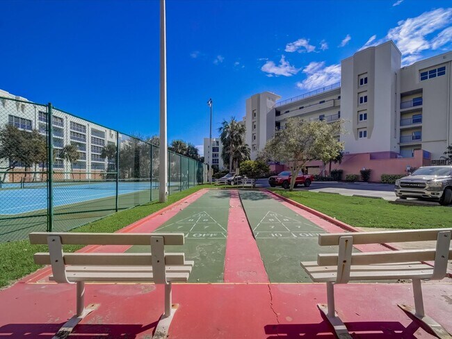 Building Photo - Beautiful Ocean Walk Condo Available April 10, 2026