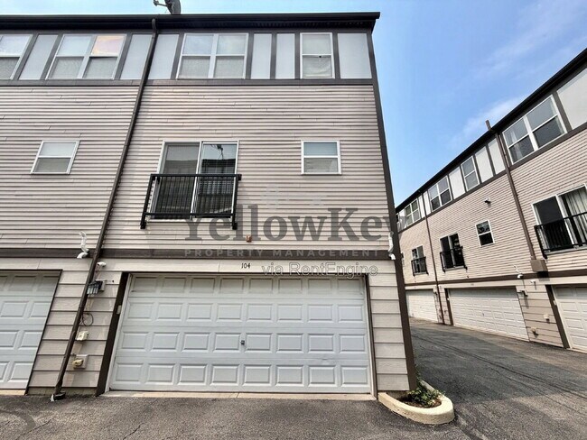 Building Photo - 104 S Myrtle Ave