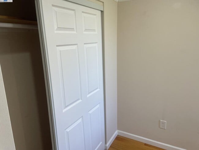 Building Photo - 586 39th Ave