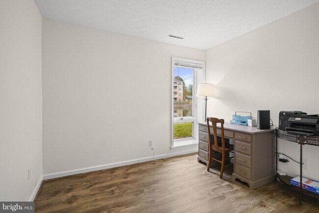 Building Photo - 44759 Woodlake Ct