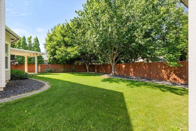 Building Photo - Beautifully Updated 4-Bedroom Home with 3-...