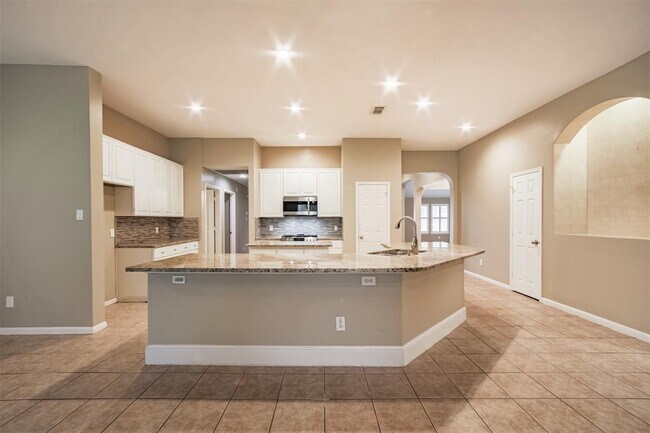 Building Photo - 7726 Trophy Pl Dr