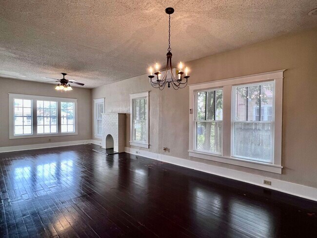 Building Photo - 2016 Rosario St