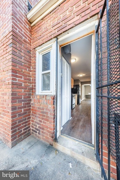 Building Photo - 905 19th St NE