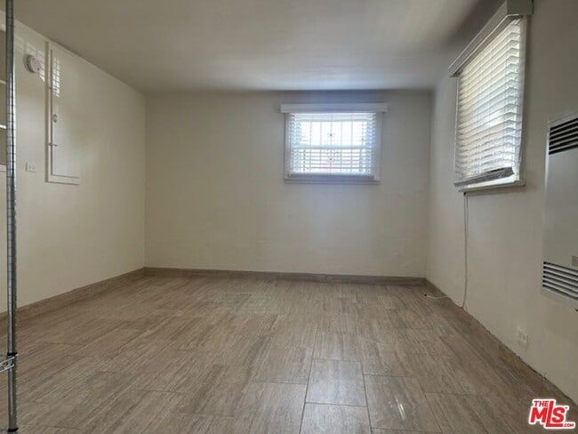 Building Photo - 237 Marine St