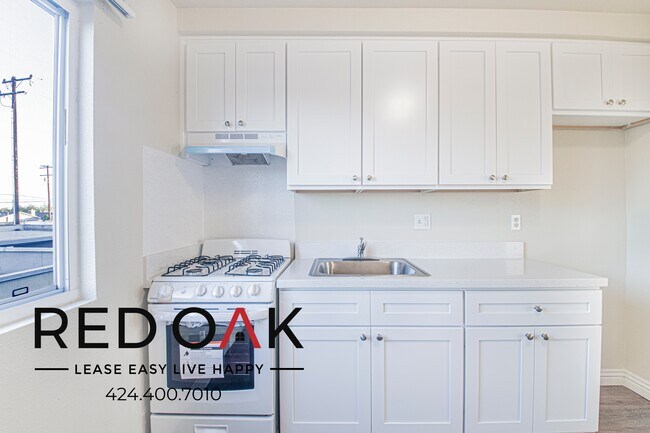 Building Photo - 4900 Clair Del Ave