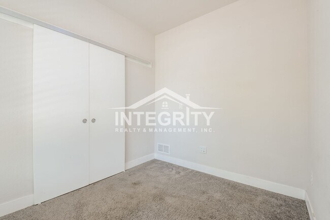 Building Photo - 5557 W 10th Ave