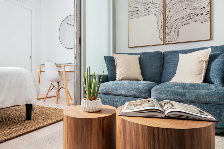 Building Photo - 317 E 78th St