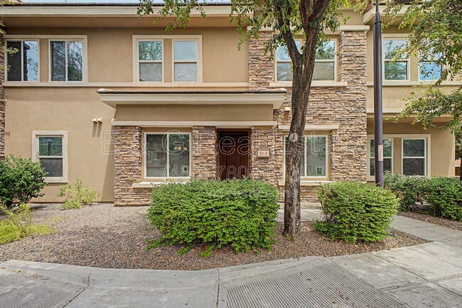 Building Photo - 5550 N 16th St