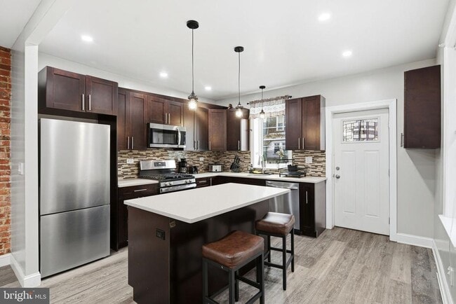 Building Photo - 616 Greenway Ave