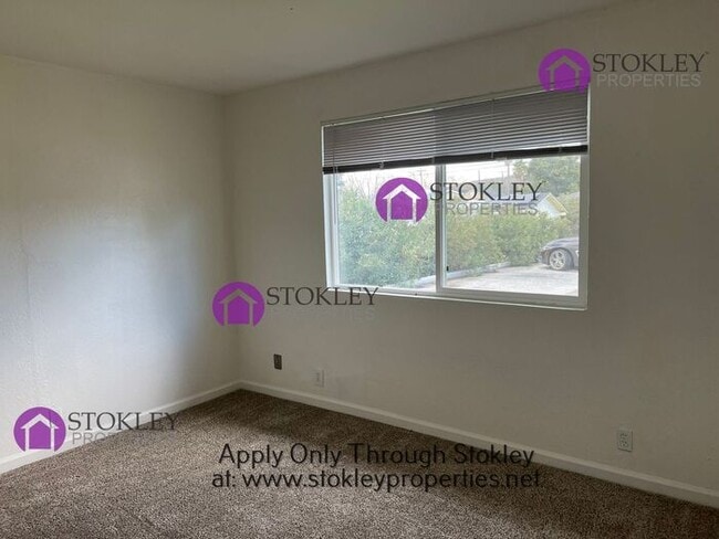 Building Photo - 35 Roberts St