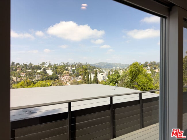 Building Photo - 845 N La Fayette Park Pl