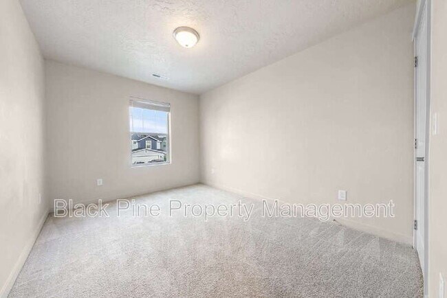 Building Photo - 6049 S Carlburg Ave