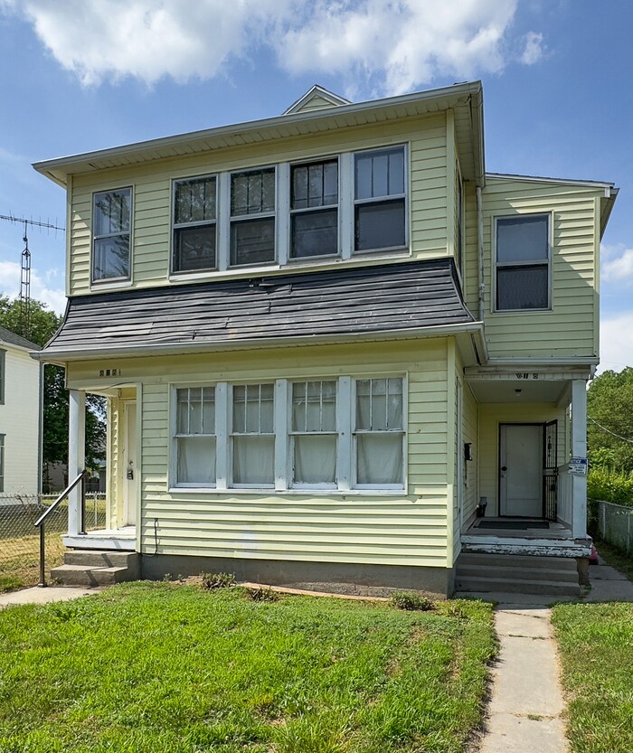 Building Photo - 818 Norwood Ave