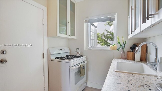 Building Photo - 439 15th St