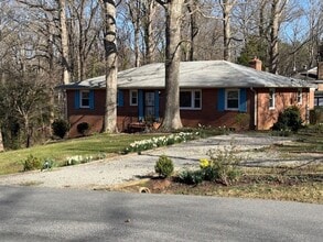 Building Photo - Large brick rancher in Chesterfield County with private back yard.