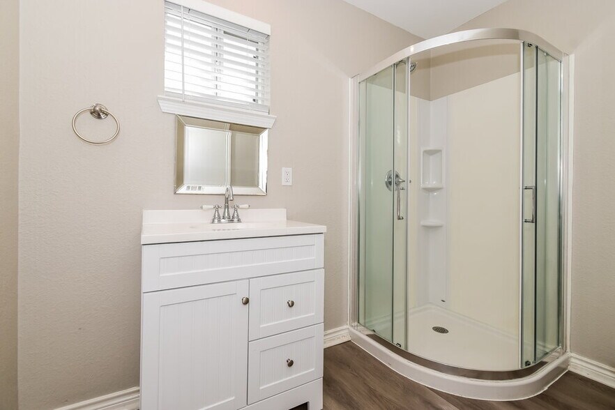 Building Photo - 321 Rustic Grove Ln