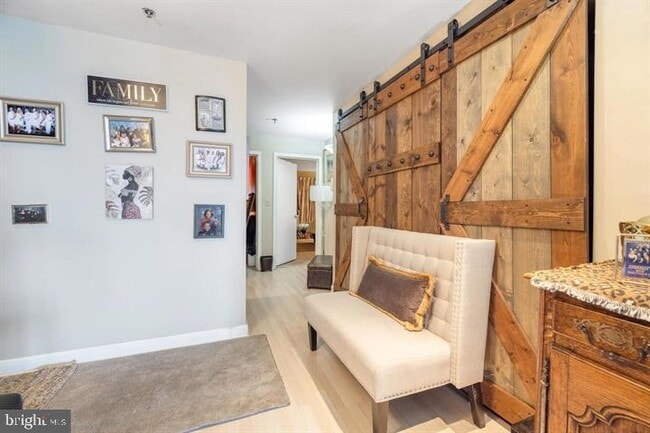 Building Photo - 5213 Le Parc Dr