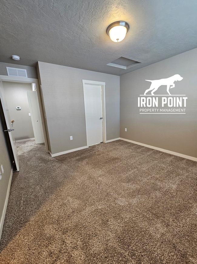 Building Photo - JE911