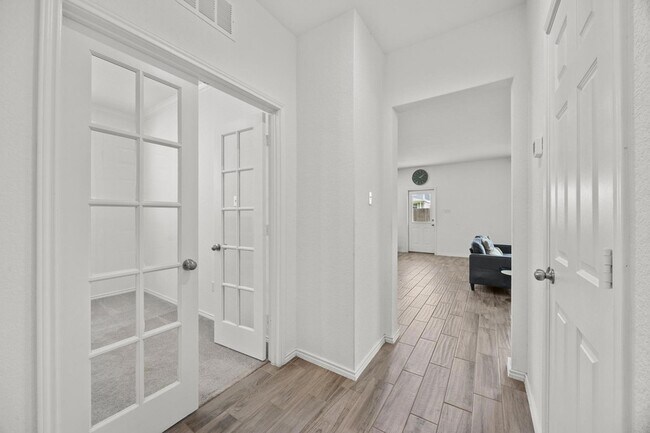 Building Photo - 124 Banyon Dr