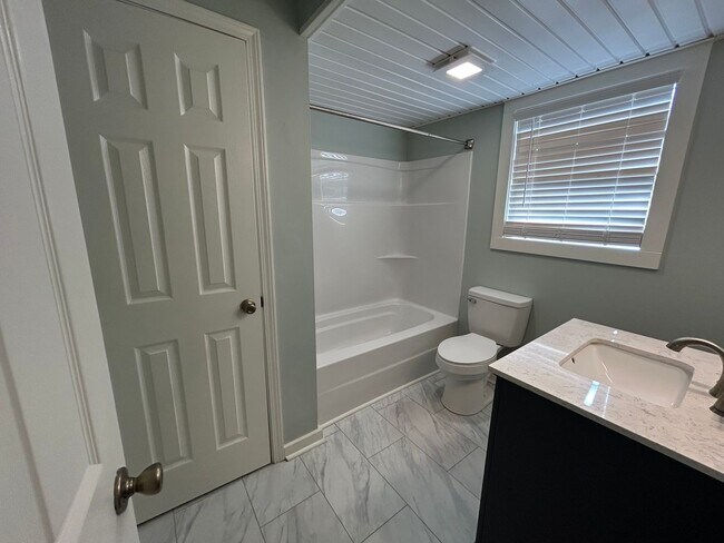 Building Photo - 229 N Church Ave