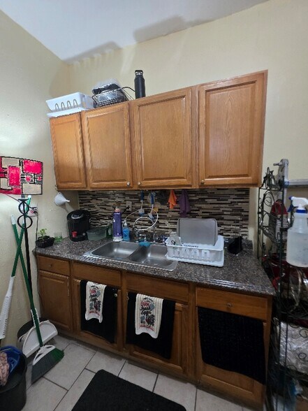 Building Photo - 116 Hardy Ave