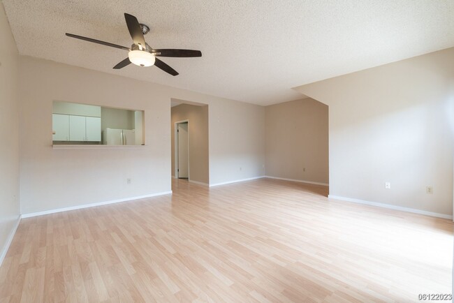 Building Photo - 2 Bd 1 bath 2 Pkg - Mililani Mauka - 95-10...