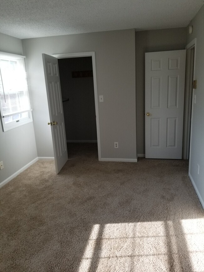 Building Photo - 42 Koncer Dr