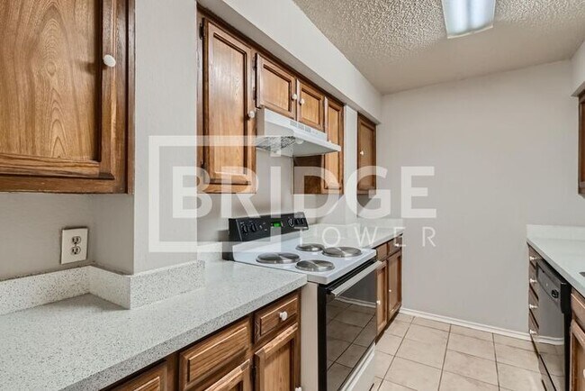 Building Photo - 806 Prairie Creek Dr