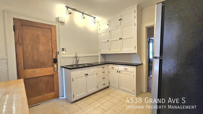 Building Photo - 4538 Grand Ave S