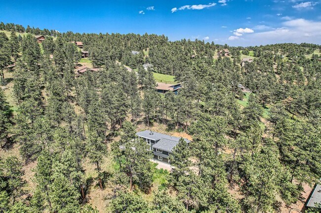 Building Photo - GORGEOUS 4BD/ 3BA MOUNTAIN HOME in Boulder, CO- Available 7/10/26!