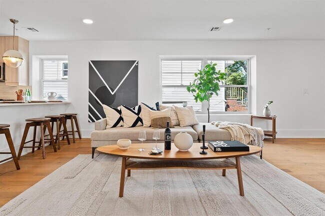 Primary Photo - 525 Ave E