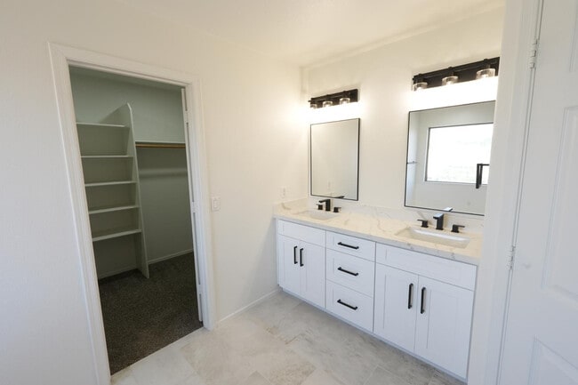 Building Photo - 16182 N 157th Dr