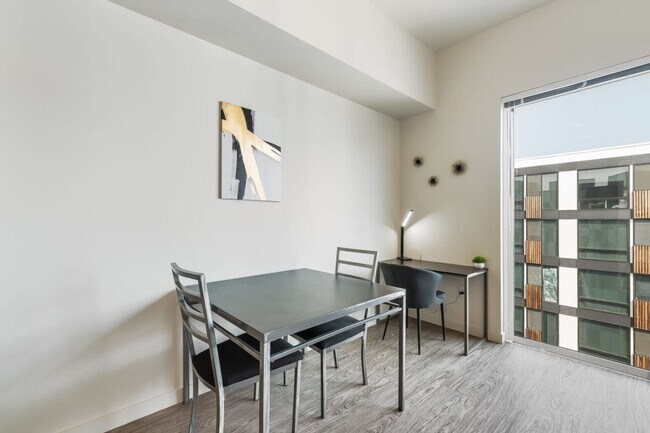 Building Photo - 16450 Redmond Wy