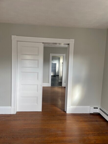 Building Photo - 16 Maple St