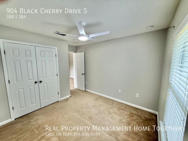 Building Photo - 904 Black Cherry Dr S