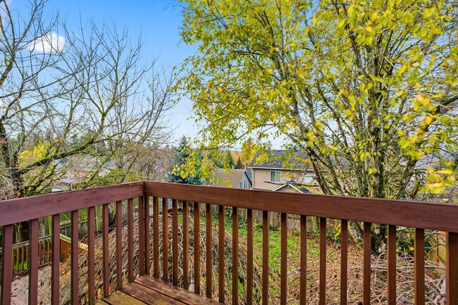 Building Photo - 10931 SE Henderson Dr