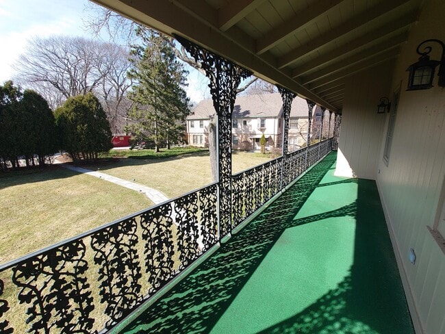 Building Photo - 3222 E Hampshire St